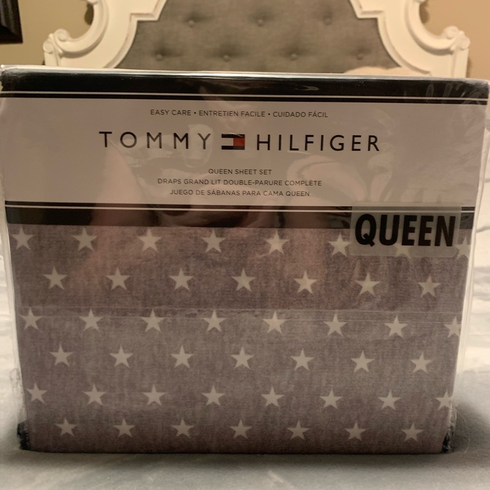 🌟BRAND NEW TOMMY HILFIGER 4 PIECE QUEEN SHEET SET- GREY BACKGROUND WITH STARS🌟